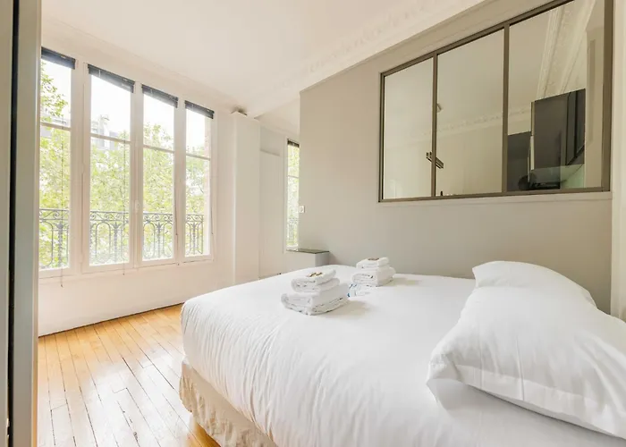 Charming Near Daumesnil - Mobility Lease アパート